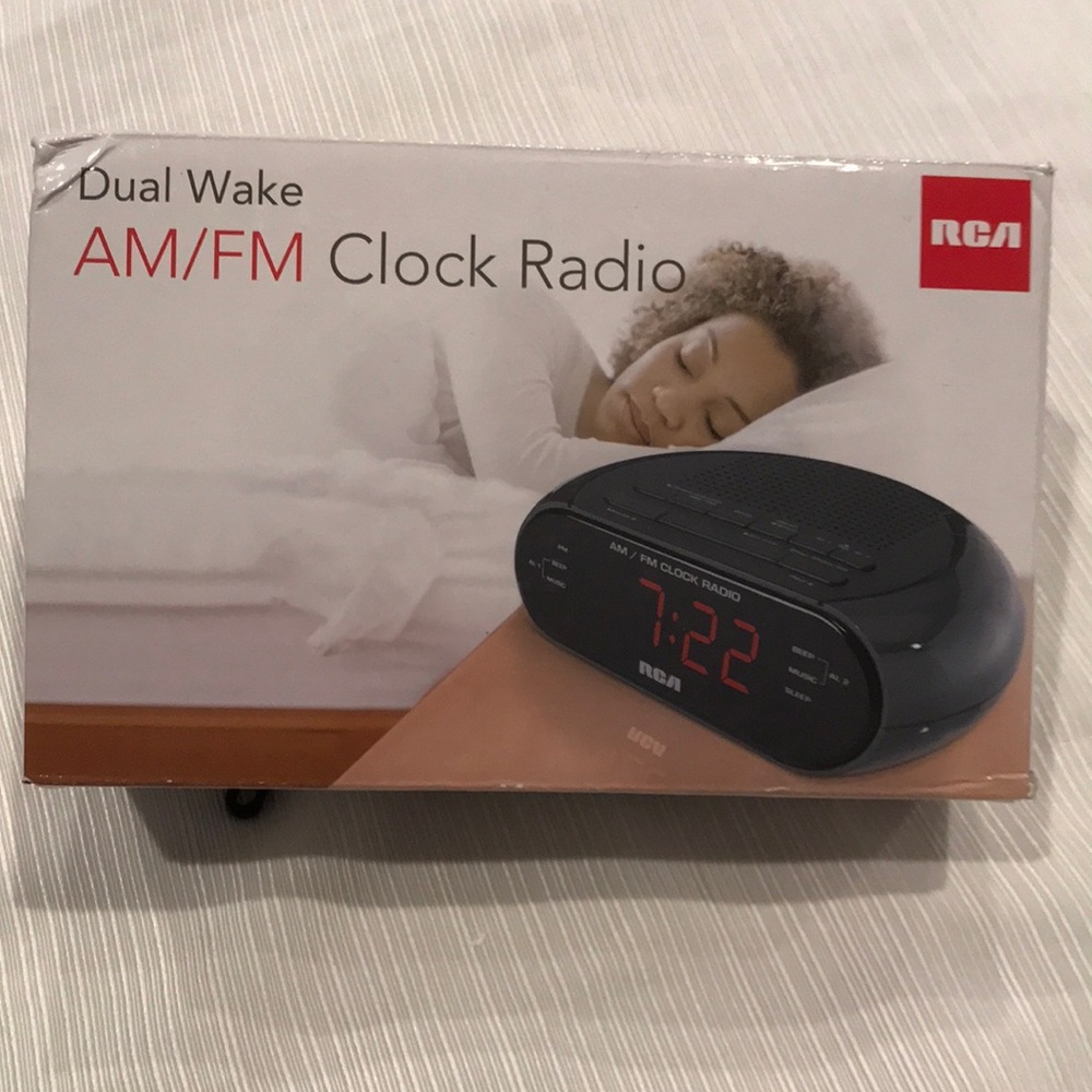 Brand new RCA Dual wake AM/FM clock radio - Picture 2 of 2
